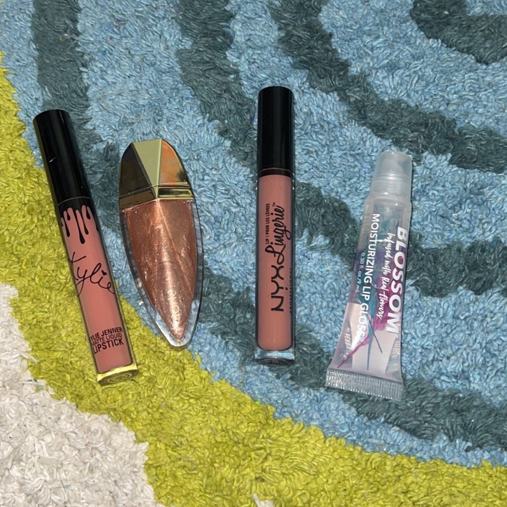 4pc Lipstick bundle! ( Kylie, Tarte, Nyx, and Blossom)